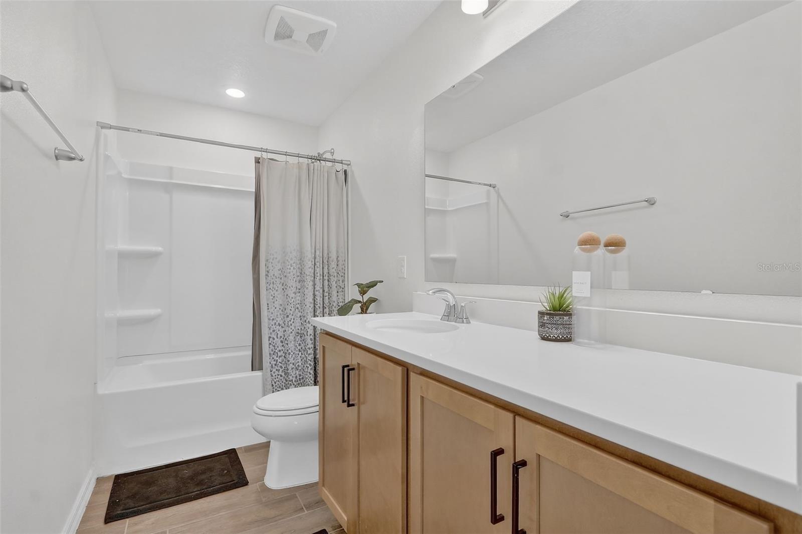 Listing photo id 19 for 1985 Burgundy Drive