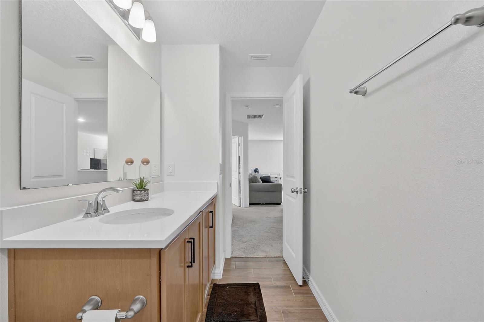 Listing photo id 20 for 1985 Burgundy Drive