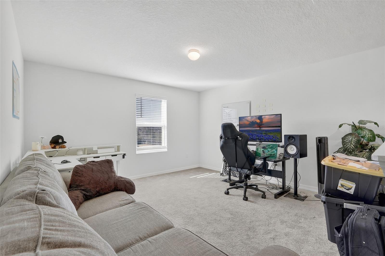 Listing photo id 21 for 1985 Burgundy Drive