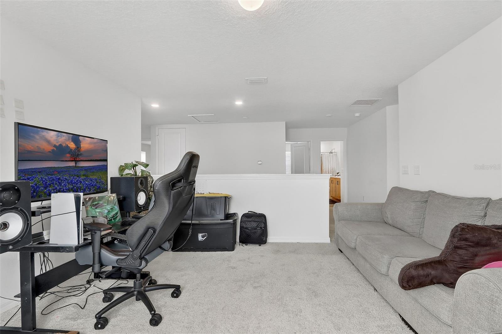 Listing photo id 22 for 1985 Burgundy Drive