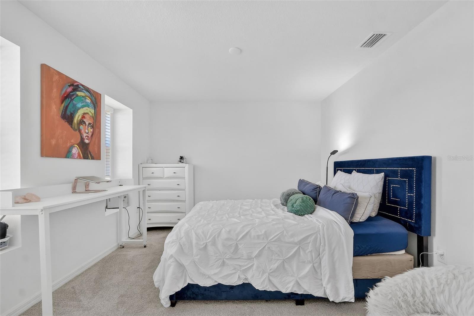 Listing photo id 24 for 1985 Burgundy Drive