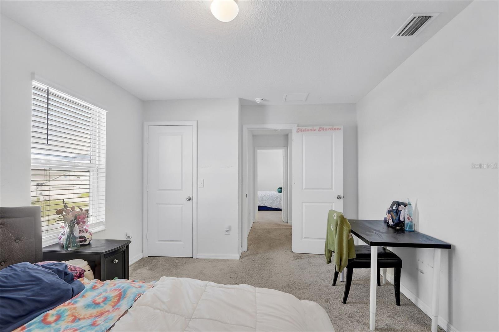 Listing photo id 25 for 1985 Burgundy Drive