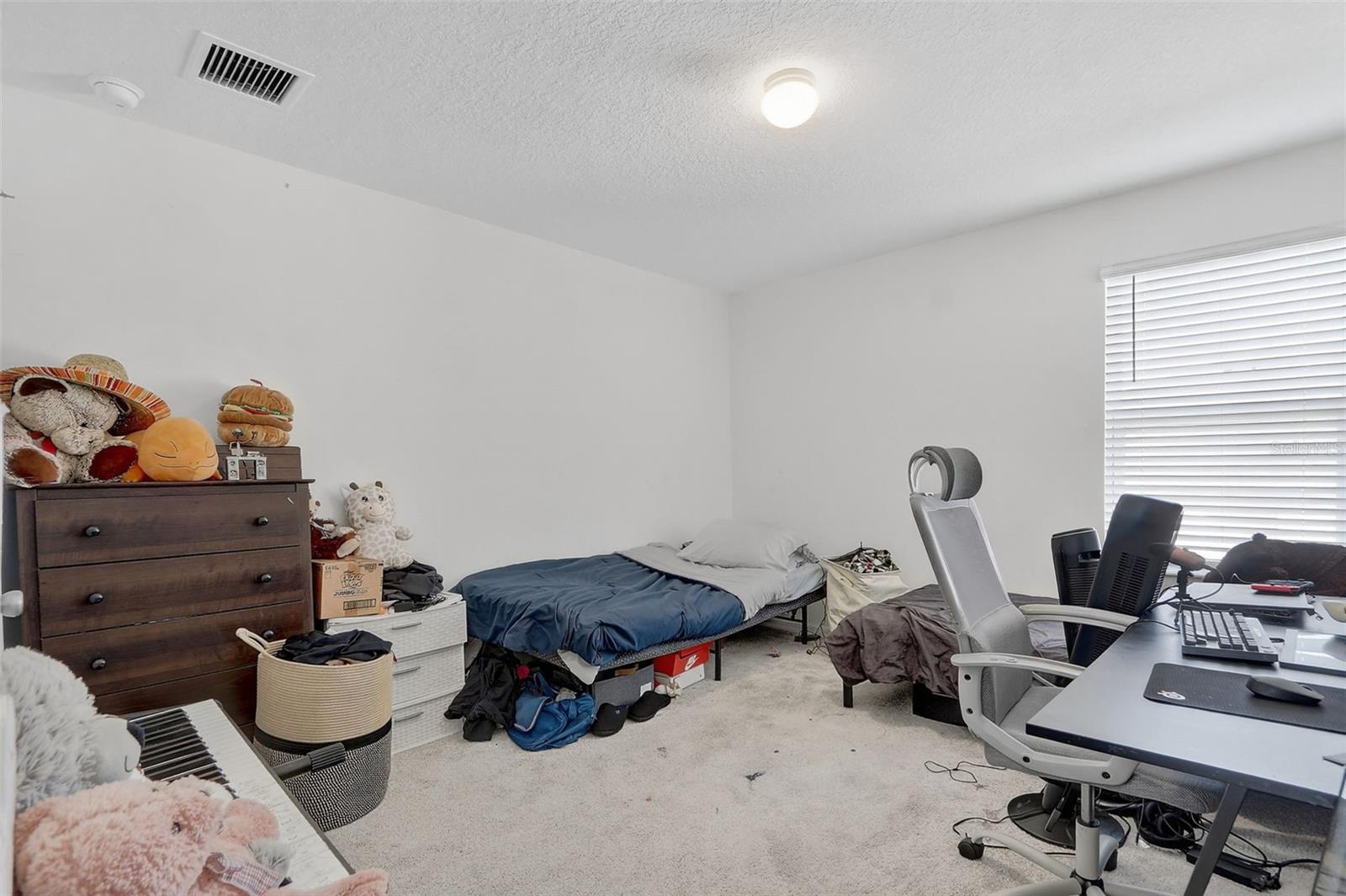 Listing photo id 27 for 1985 Burgundy Drive