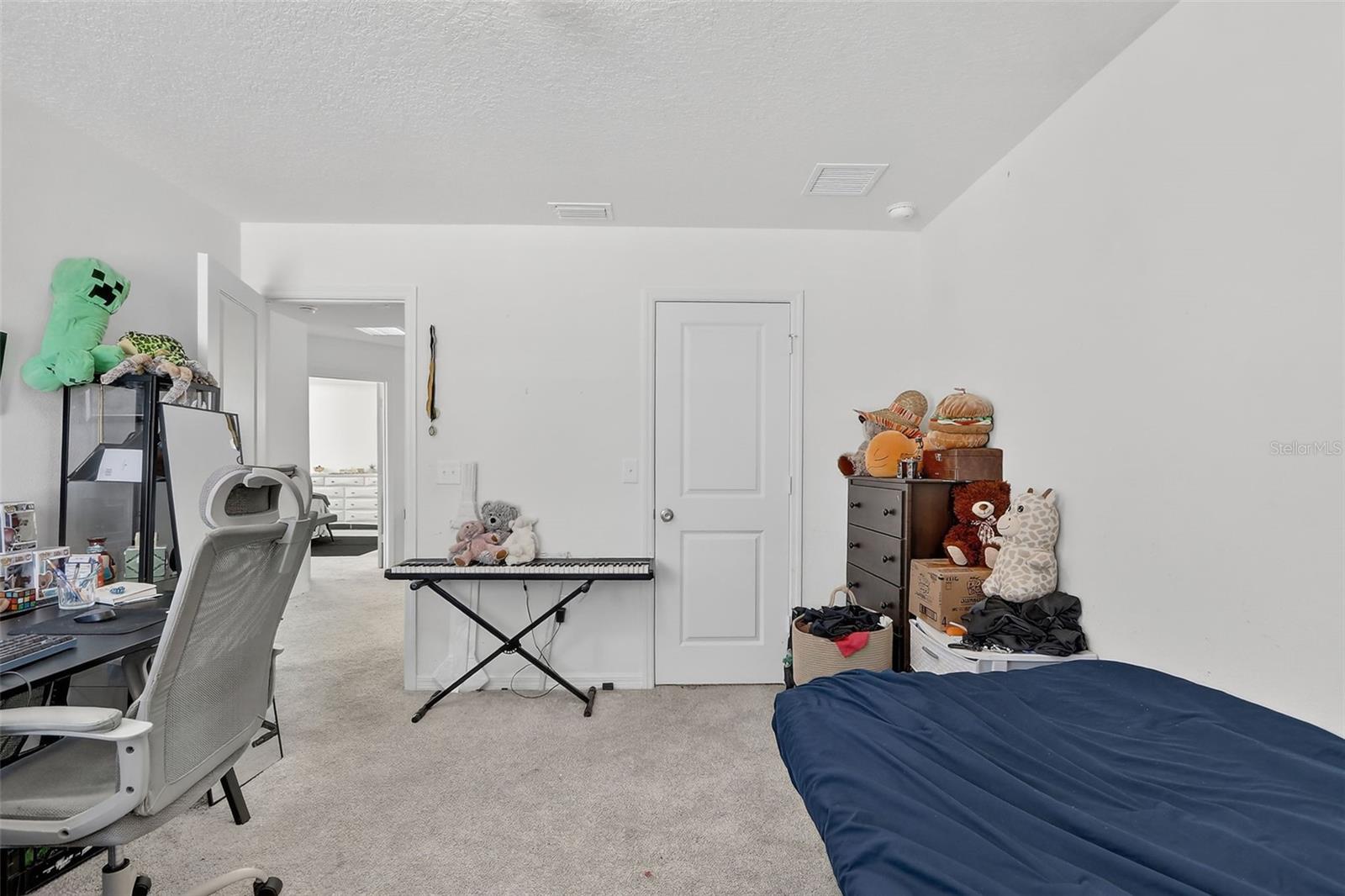 Listing photo id 28 for 1985 Burgundy Drive