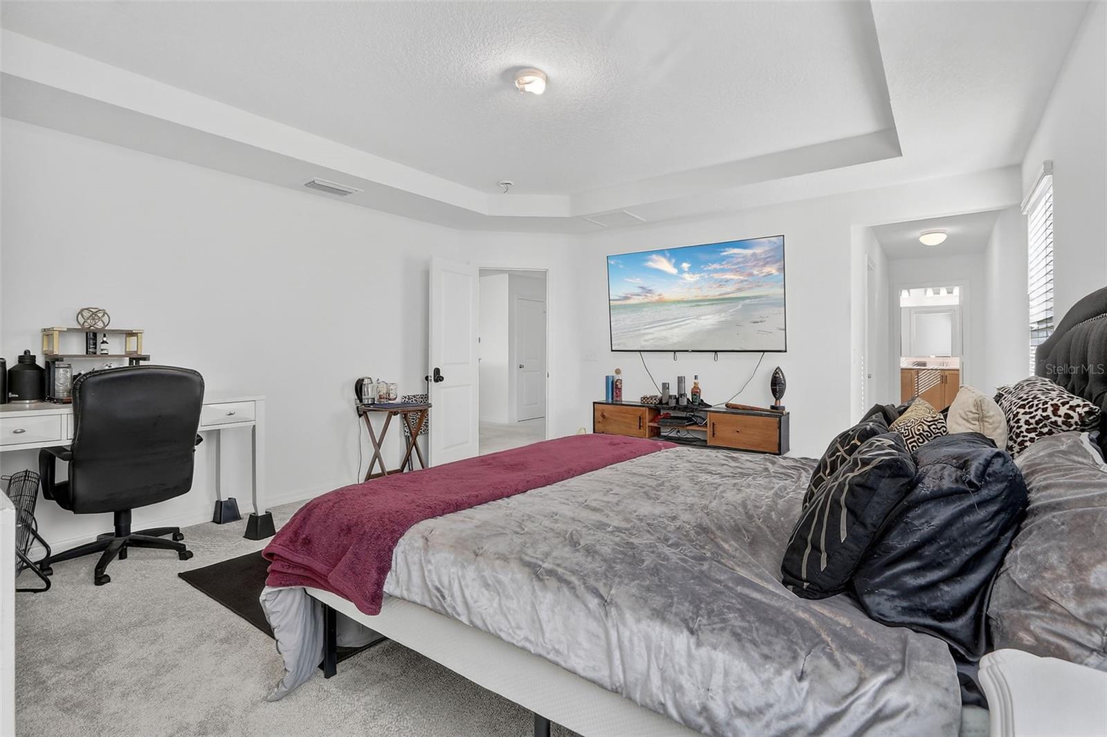 Listing photo id 30 for 1985 Burgundy Drive