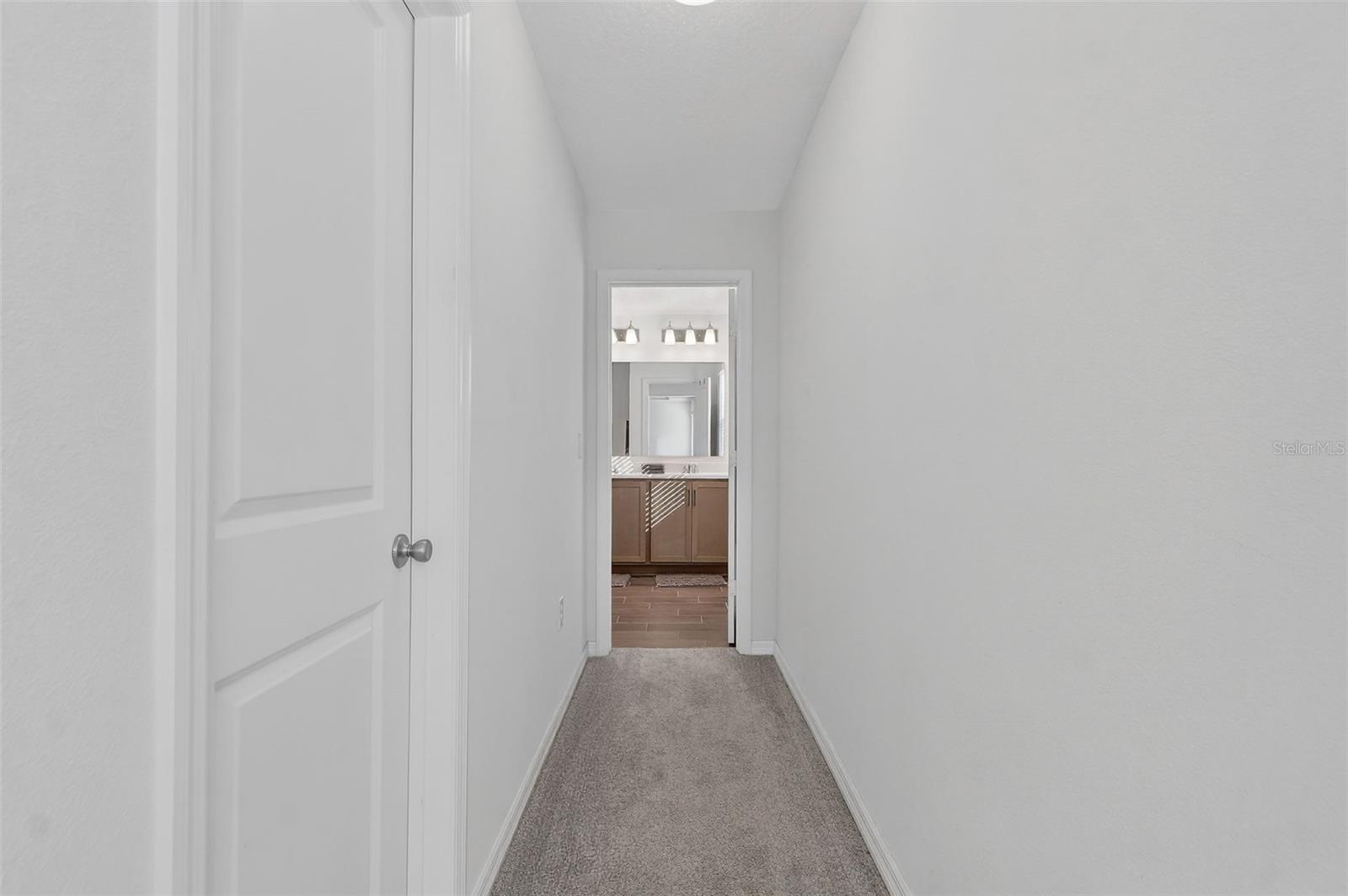 Listing photo id 31 for 1985 Burgundy Drive