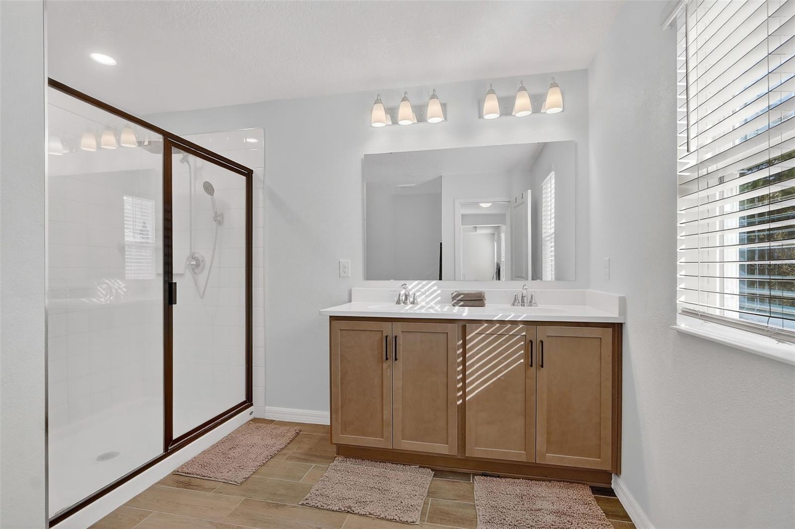 Listing photo id 32 for 1985 Burgundy Drive