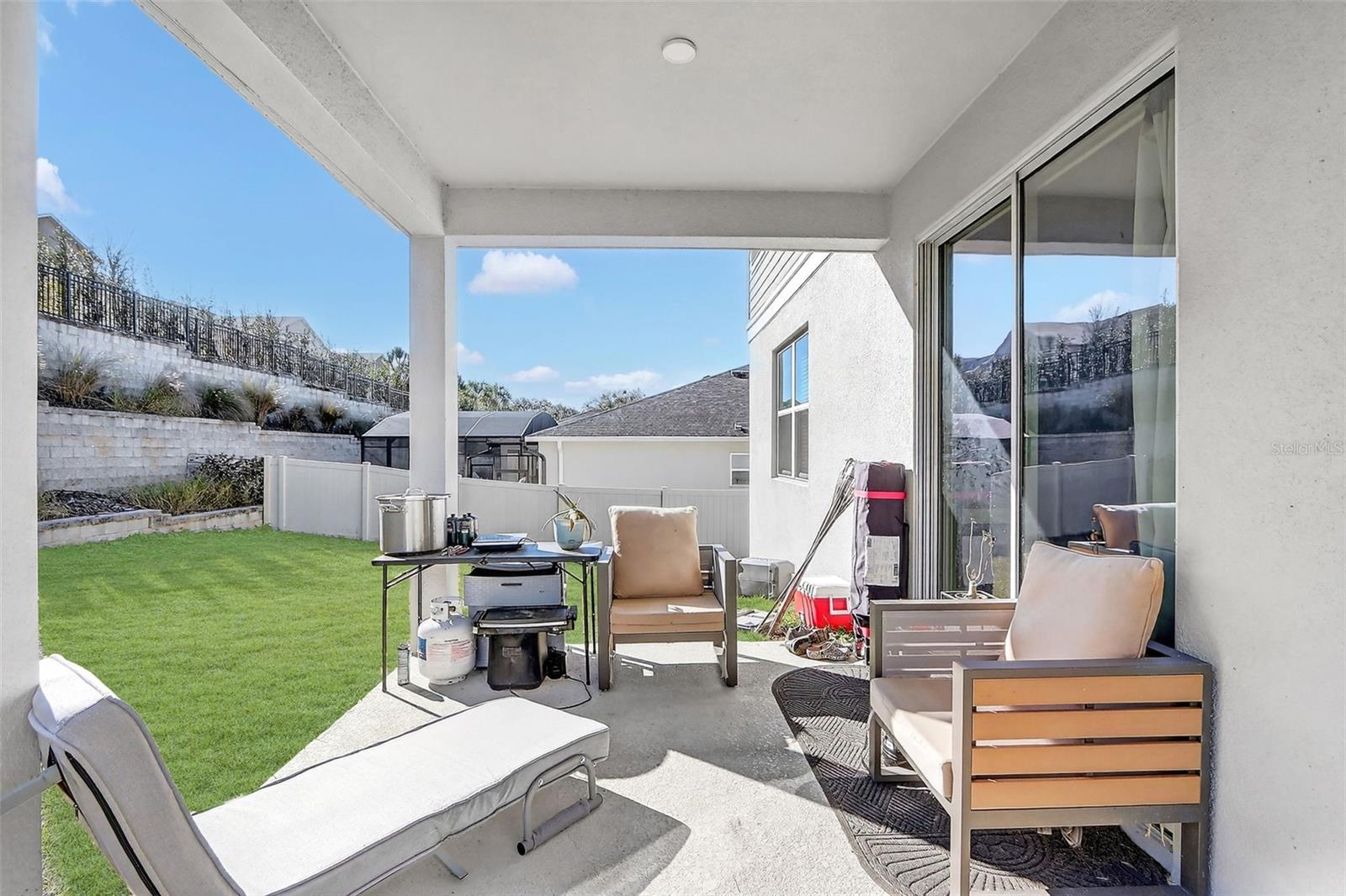 Listing photo id 36 for 1985 Burgundy Drive