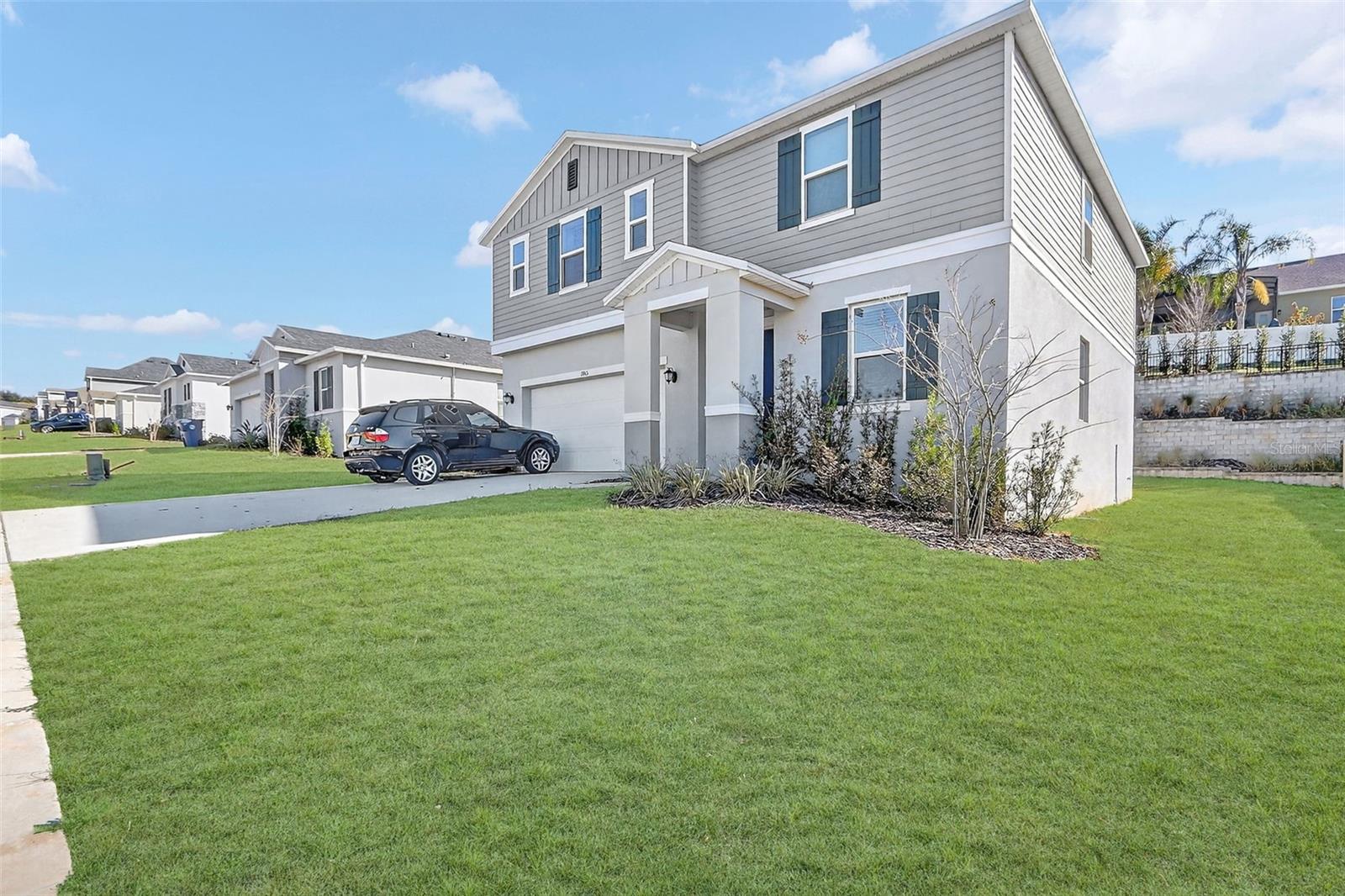 Listing photo id 2 for 1985 Burgundy Drive