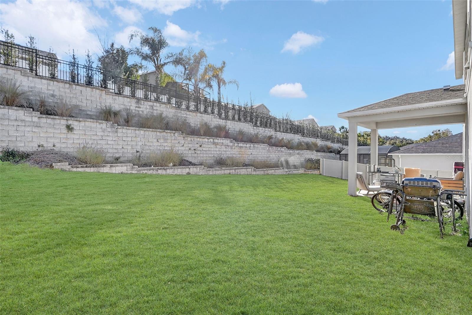 Listing photo id 40 for 1985 Burgundy Drive