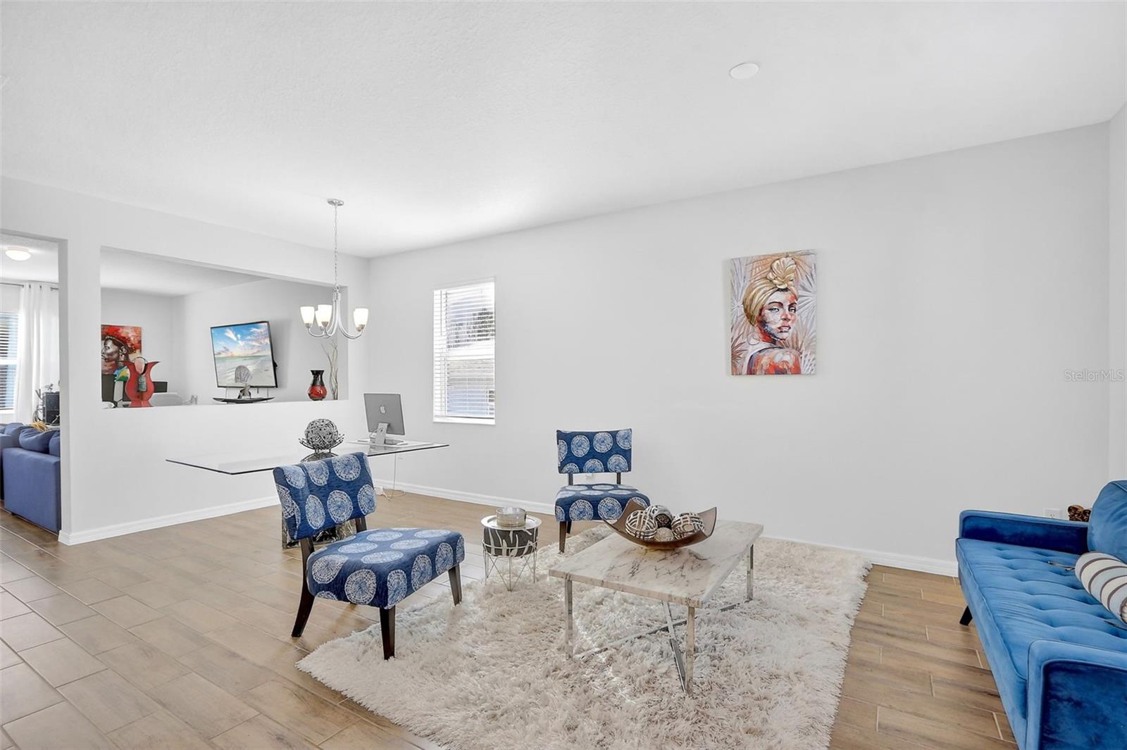 Listing photo id 4 for 1985 Burgundy Drive