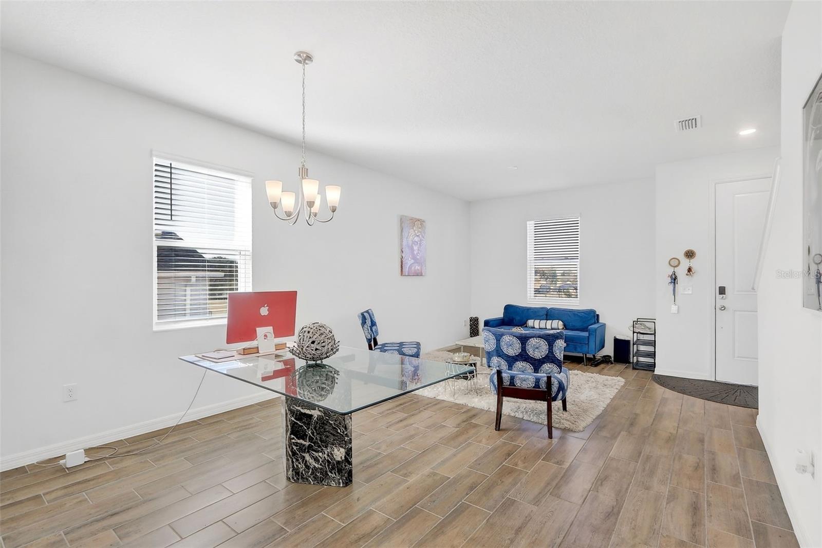 Listing photo id 5 for 1985 Burgundy Drive