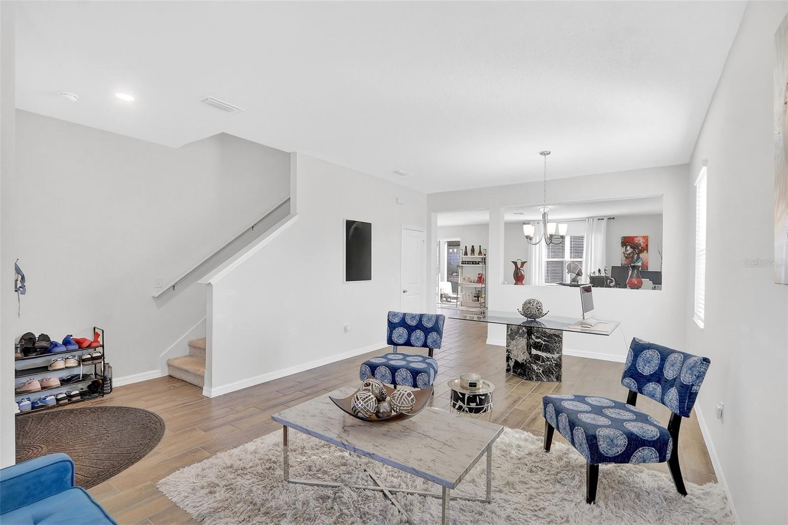 Listing photo id 6 for 1985 Burgundy Drive