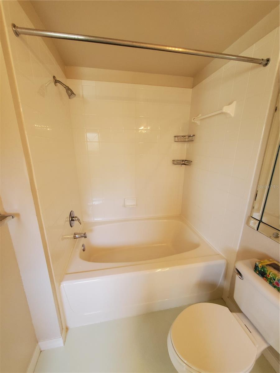 Image 12 of 24 For 5140 Northridge Road 208