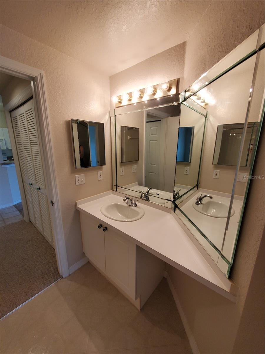 Image 15 of 24 For 5140 Northridge Road 208