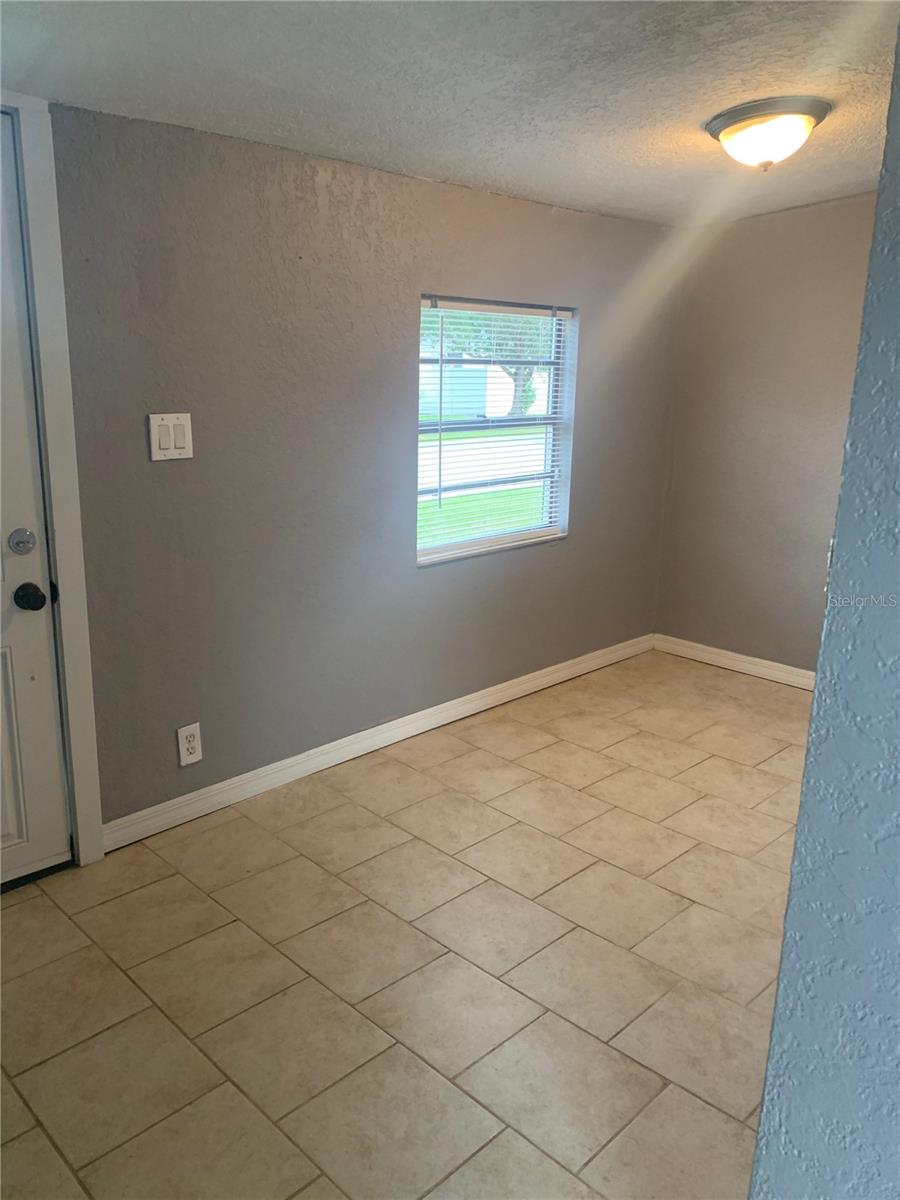 Image 5 of 25 For 608 Delaware Avenue