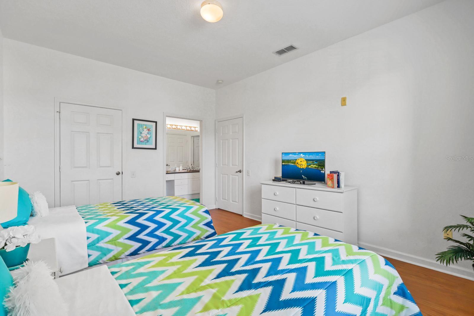 Image 27 of 37 For 2310 Silver Palm Drive 201