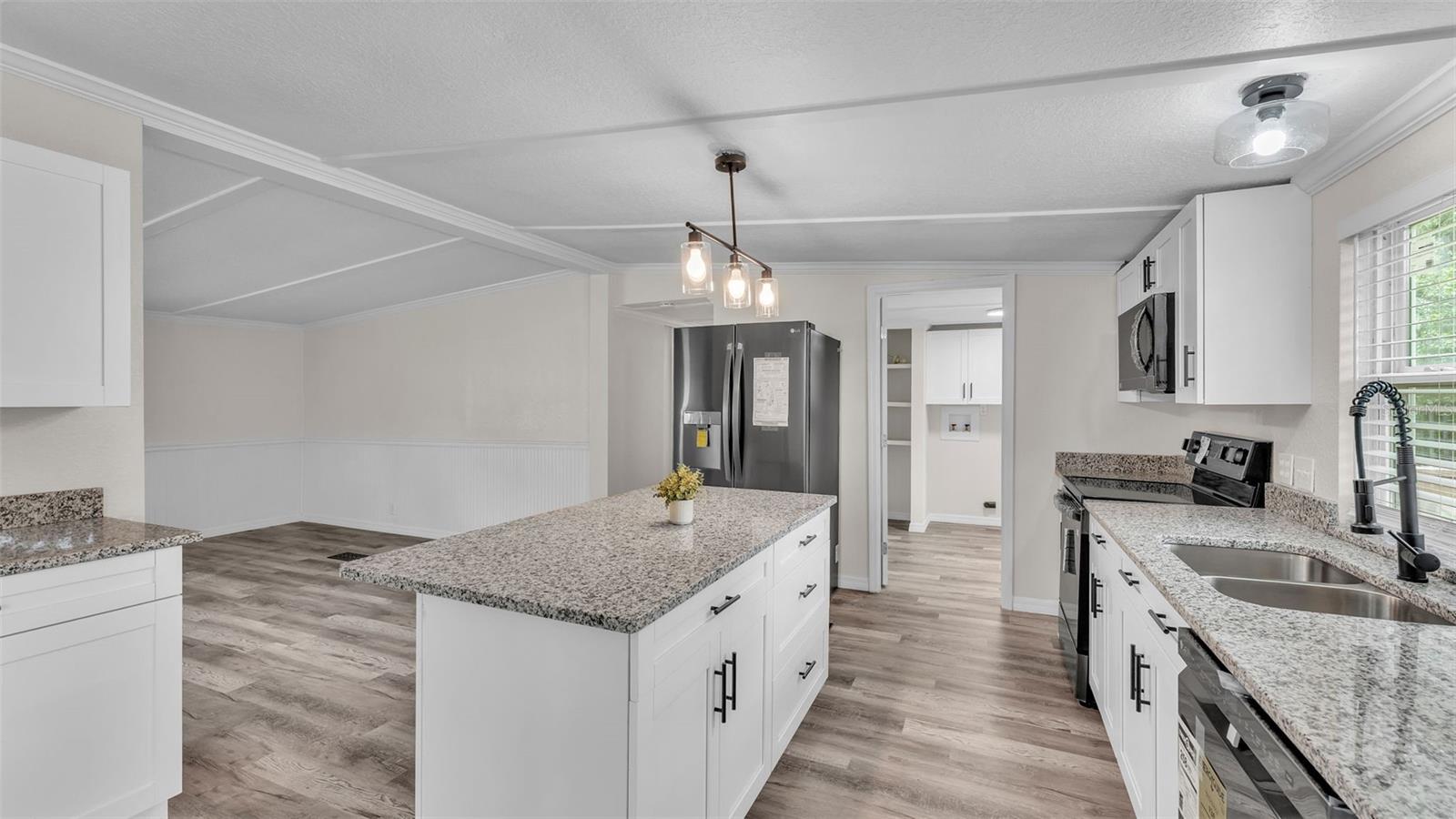 Image 8 of 34 For 3548 Shady Brooke Drive W