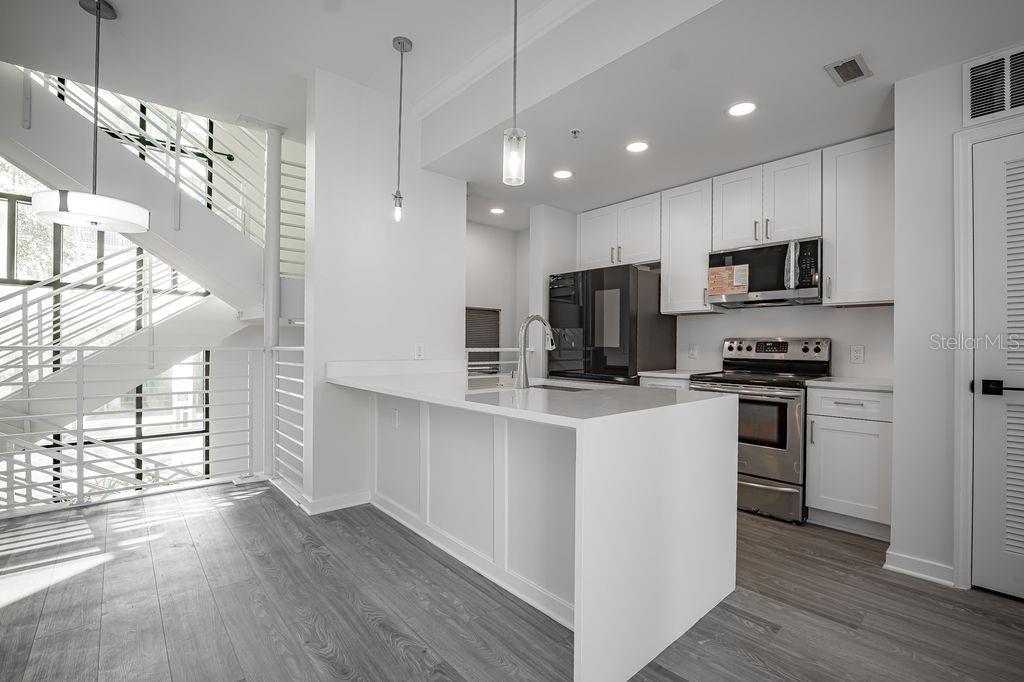 Image 5 of 32 For 460 Jackson Street 2