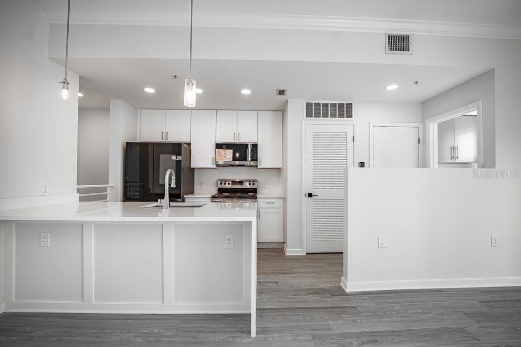 Image 7 of 32 For 460 Jackson Street 2