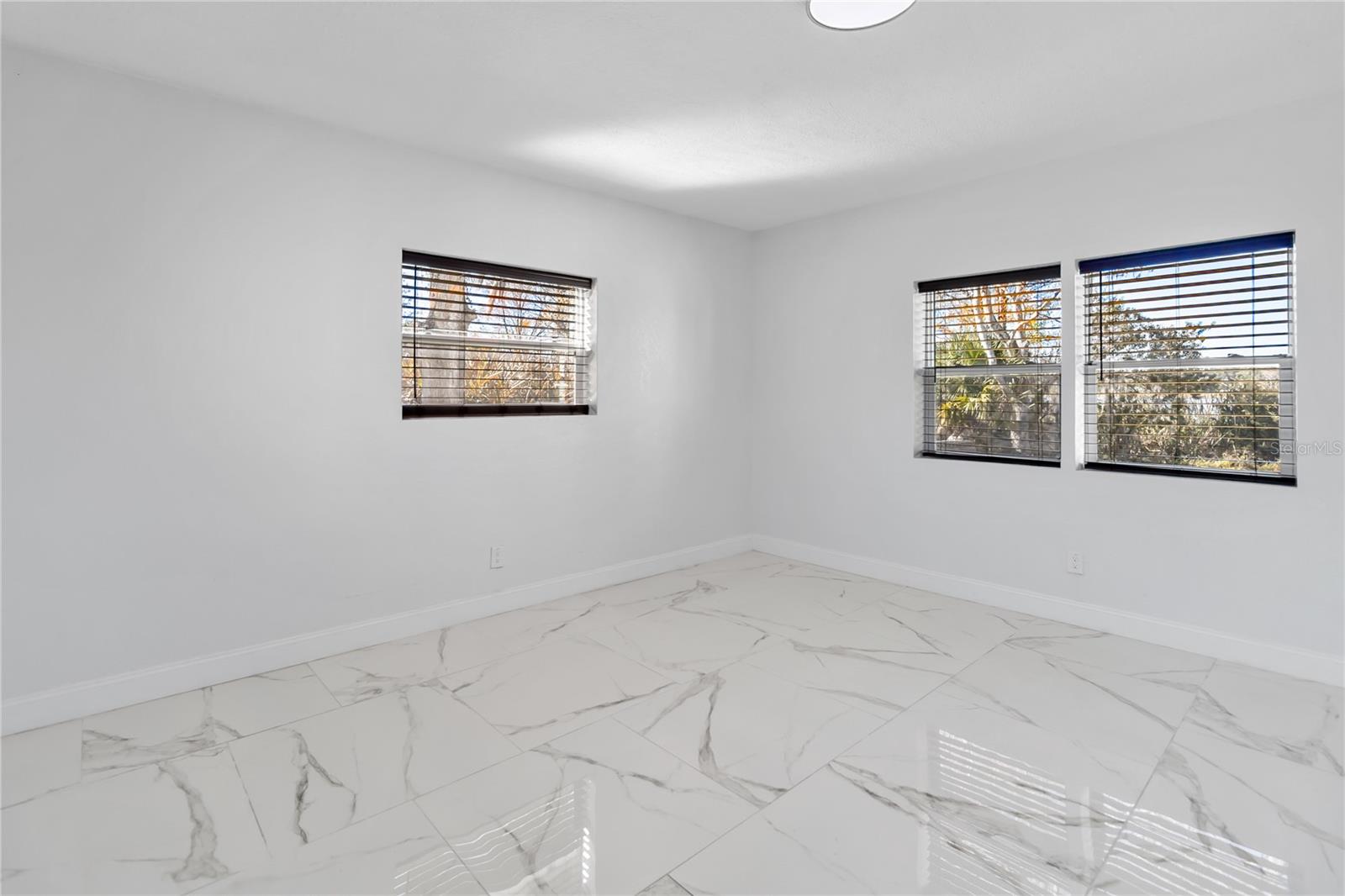 Image 21 of 28 For 4014 Heatherington Road