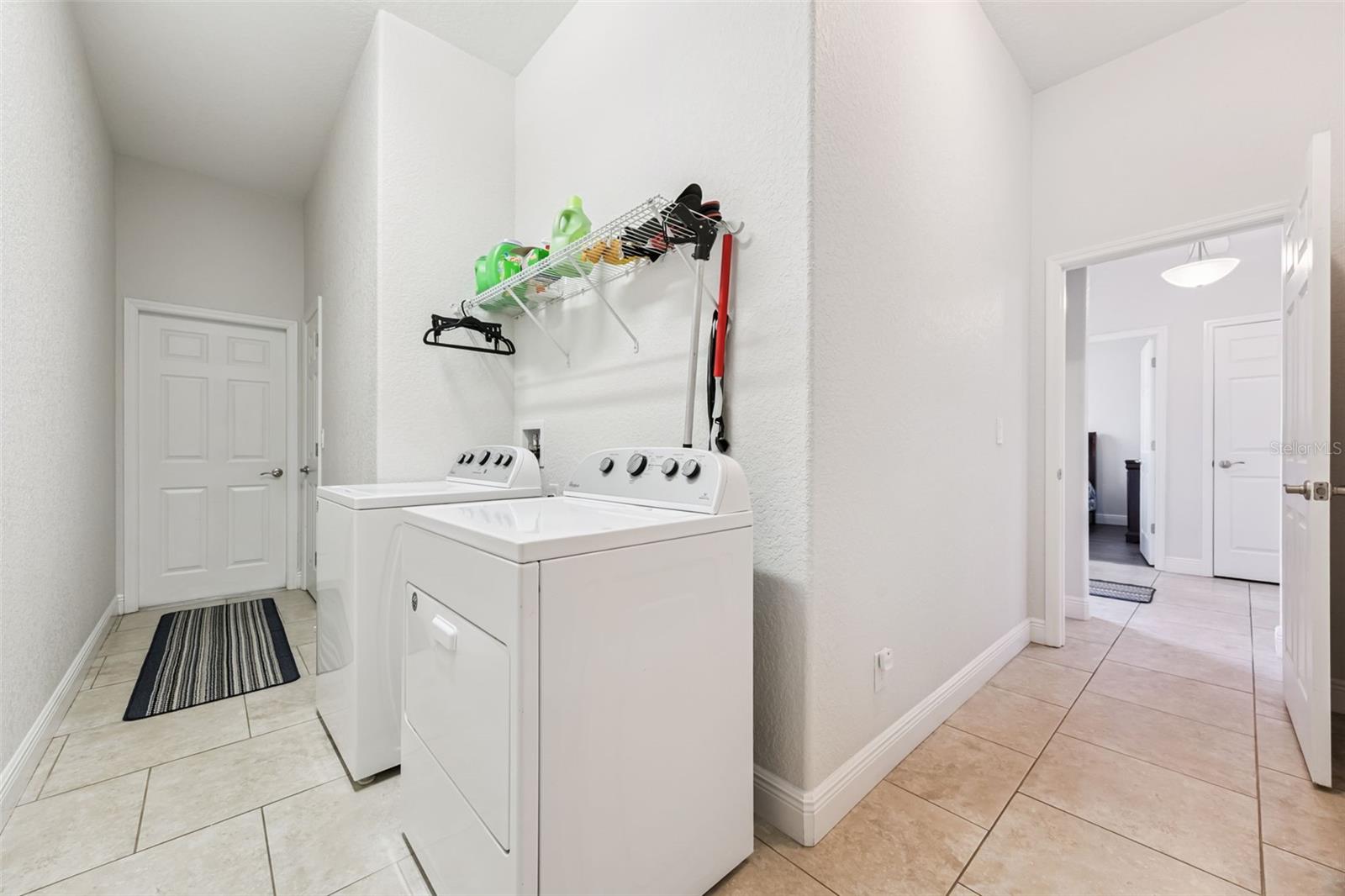 Image 12 of 22 For 2004 Winnipeg Way