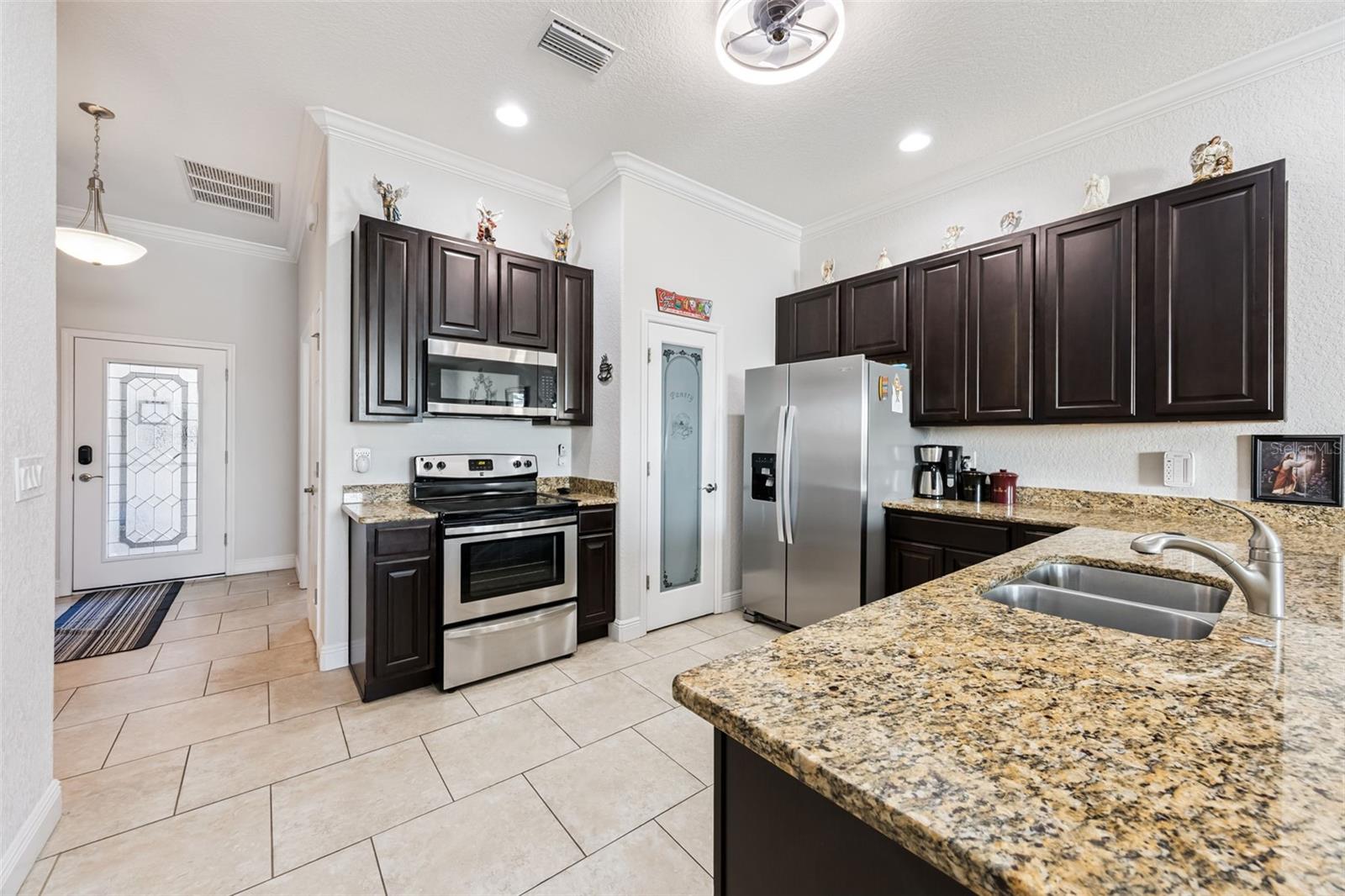 Image 6 of 22 For 2004 Winnipeg Way