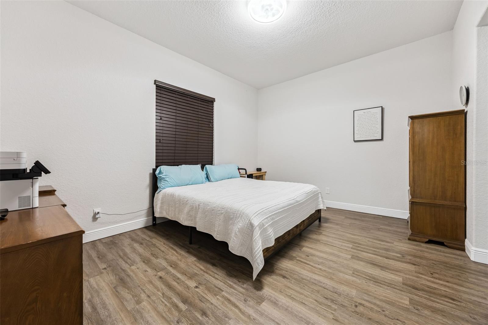 Image 9 of 22 For 2004 Winnipeg Way