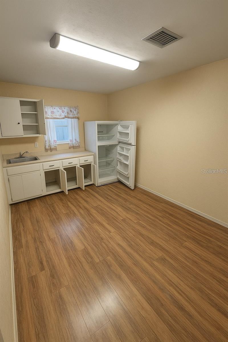 Image 15 of 18 For 448 Kansas Avenue