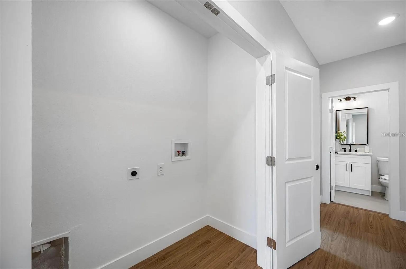 Image 11 of 37 For 1516 59th Street N