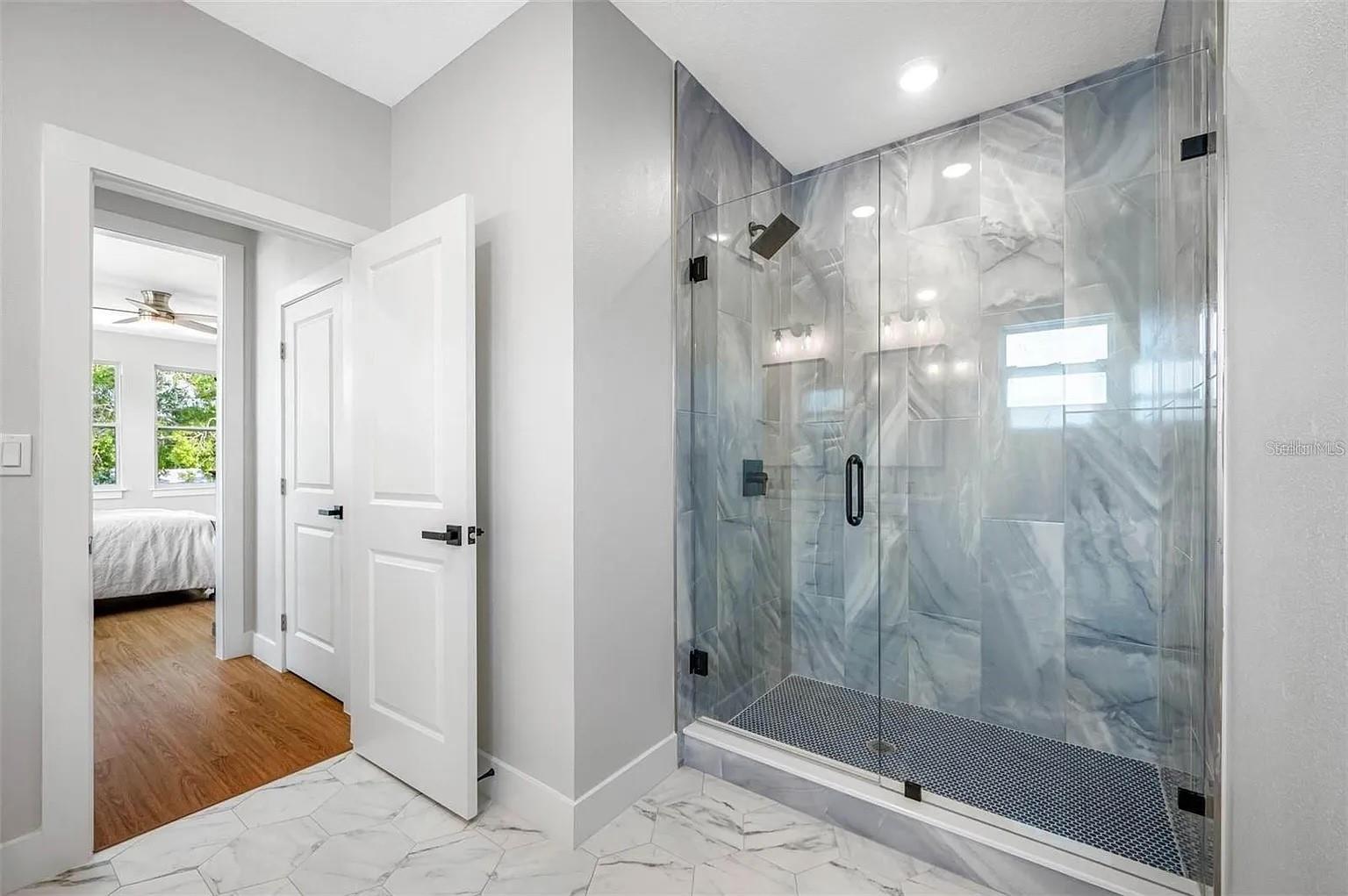 Image 17 of 37 For 1516 59th Street N