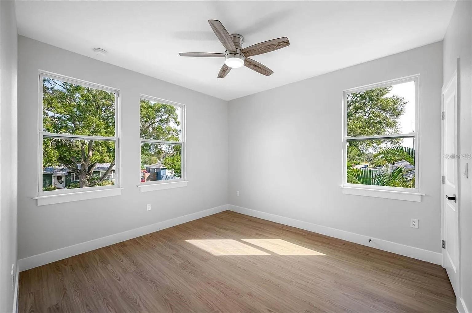 Image 21 of 37 For 1516 59th Street N