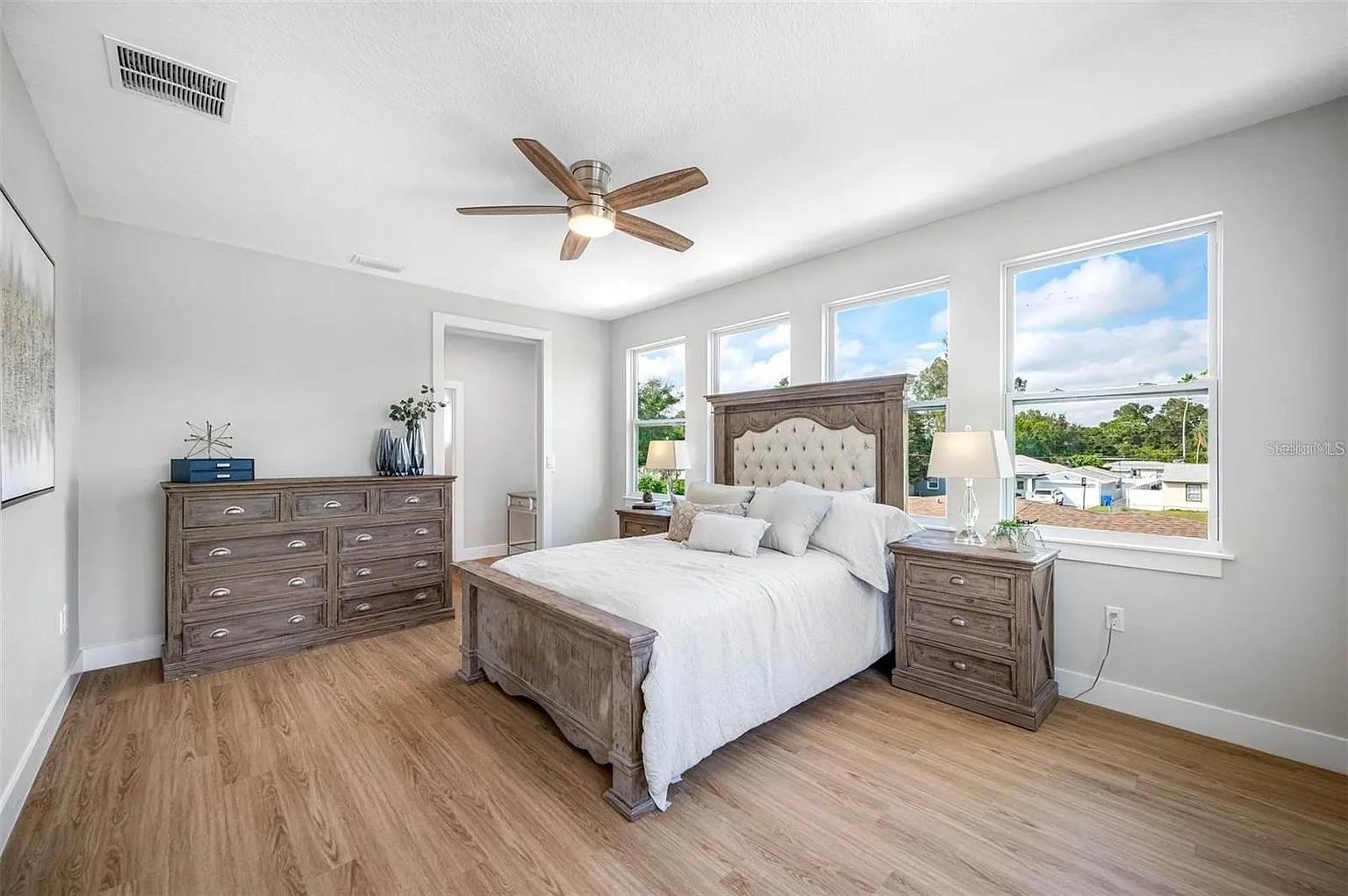 Image 23 of 37 For 1516 59th Street N