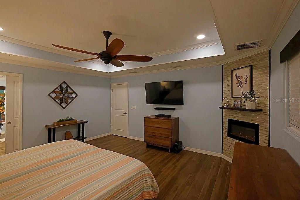 Image 13 of 38 For 21949 85th Loop