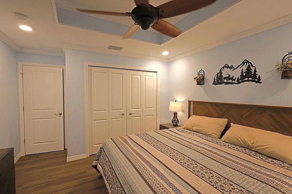 Image 25 of 38 For 21949 85th Loop