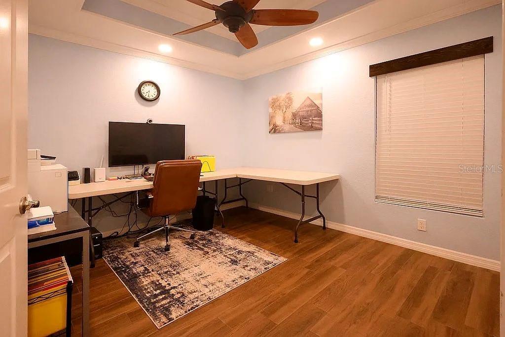 Image 27 of 38 For 21949 85th Loop