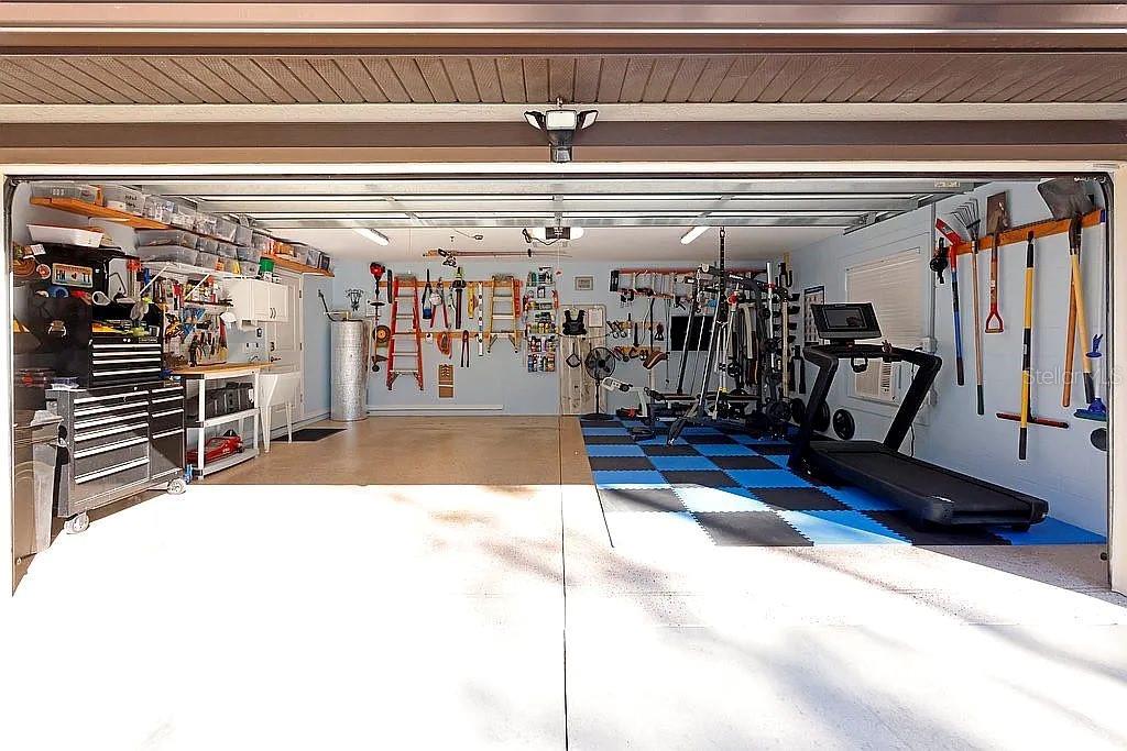 Image 3 of 38 For 21949 85th Loop