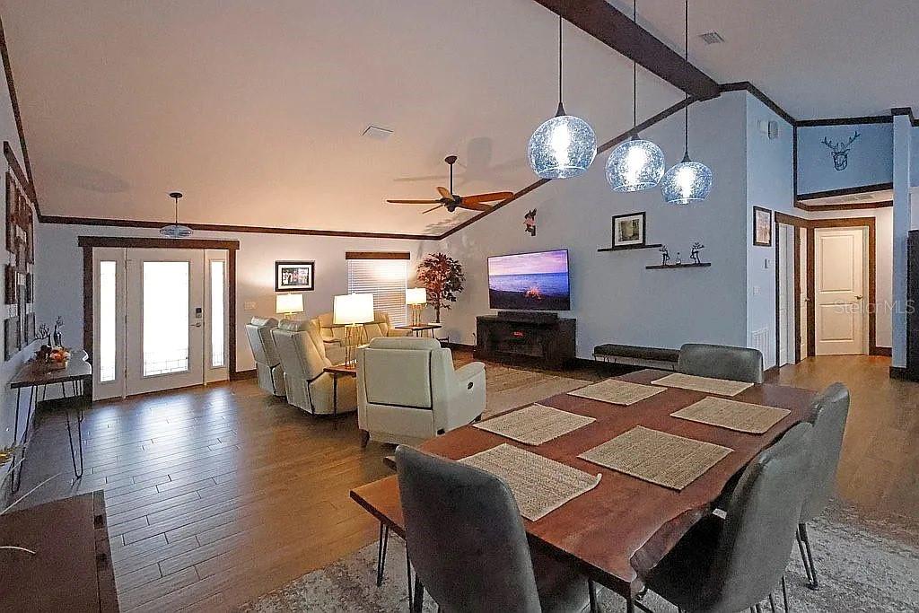 Image 31 of 38 For 21949 85th Loop