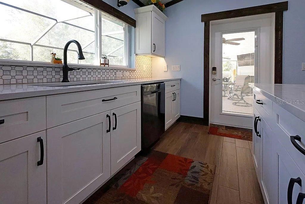 Image 8 of 38 For 21949 85th Loop