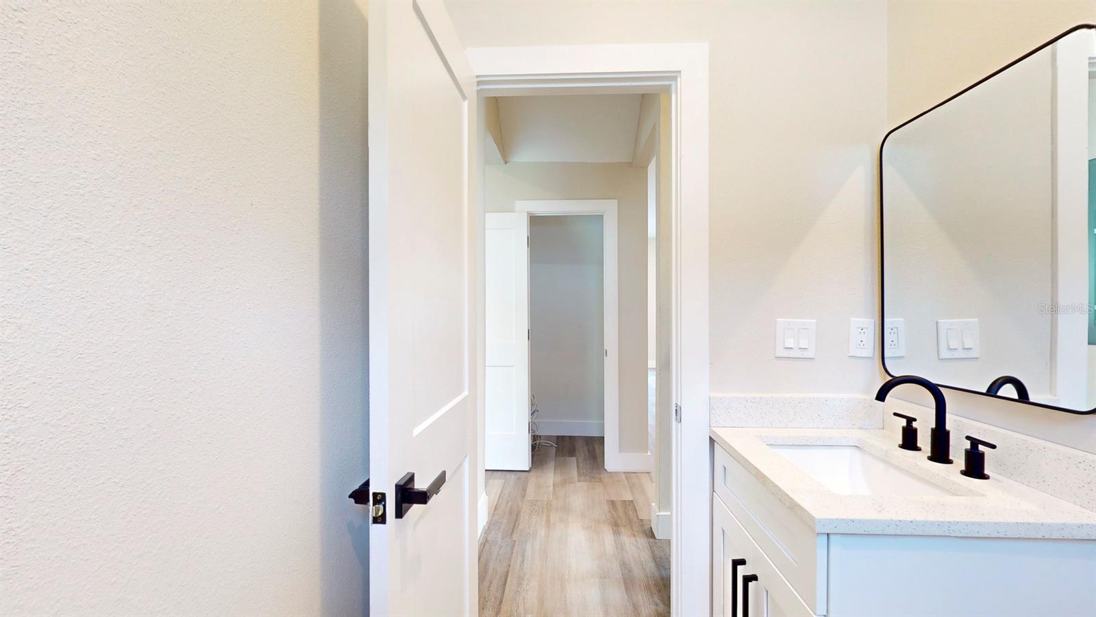 Image 17 of 68 For 1919 30th Avenue N