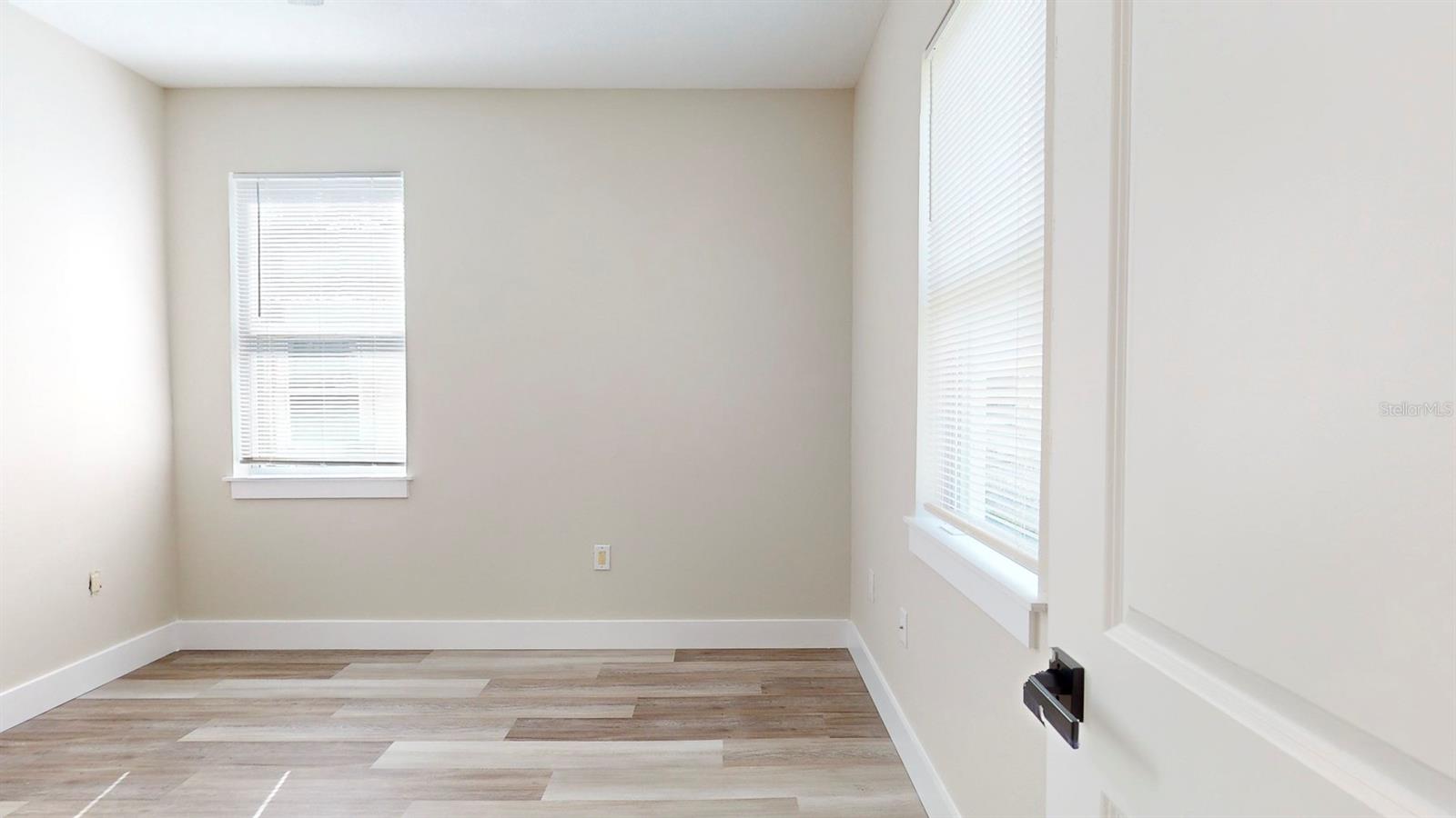 Image 20 of 68 For 1919 30th Avenue N