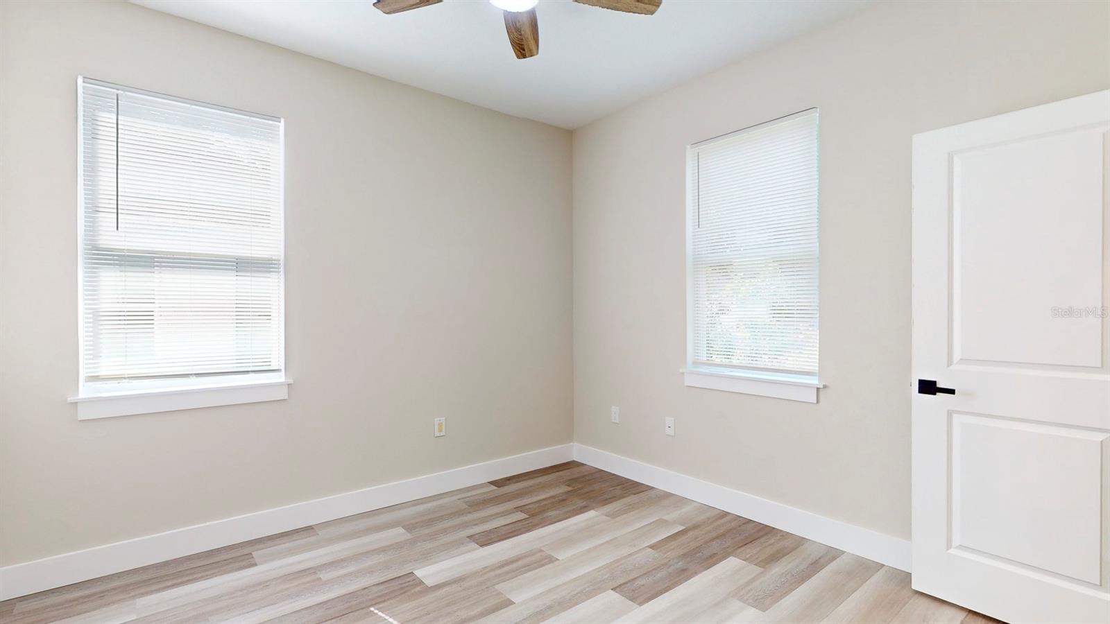 Image 22 of 68 For 1919 30th Avenue N