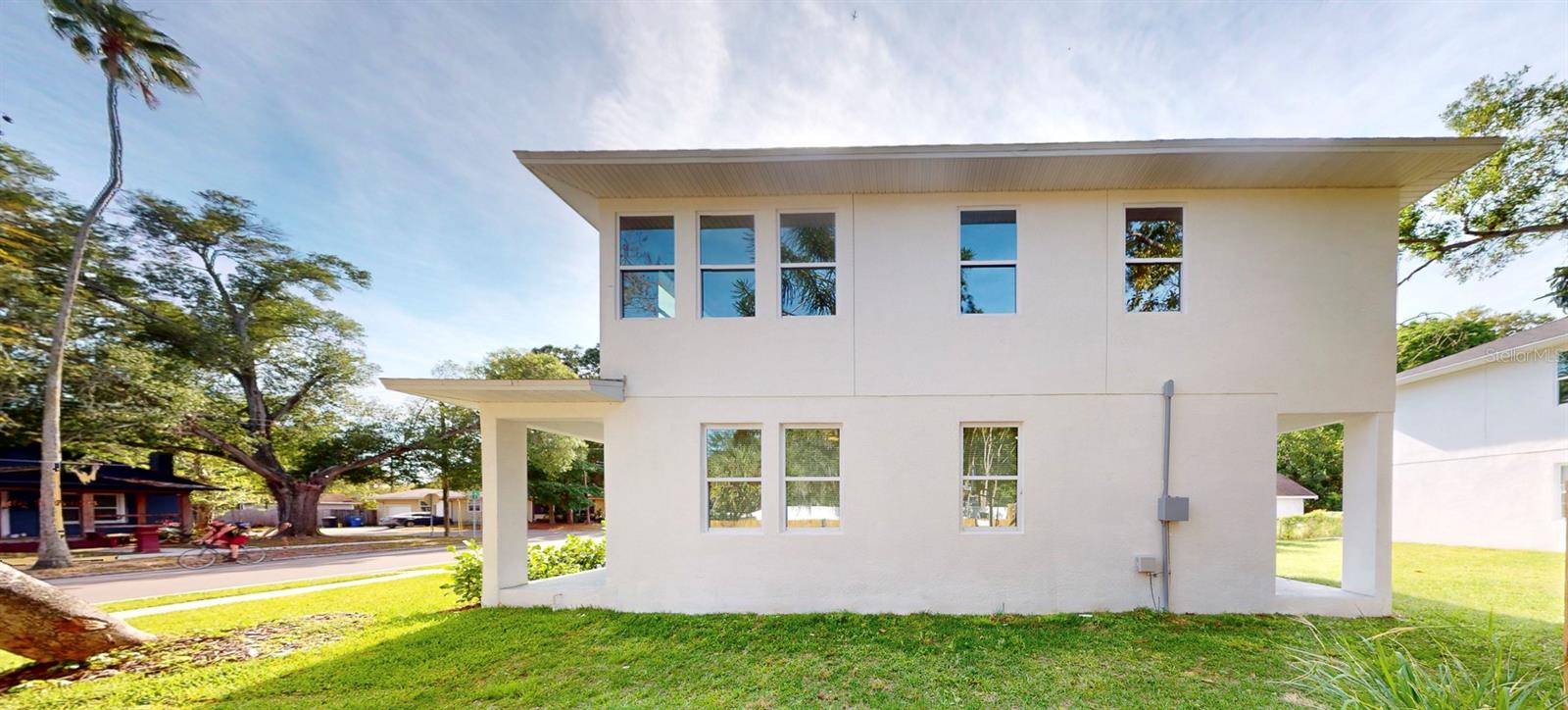 Image 3 of 68 For 1919 30th Avenue N