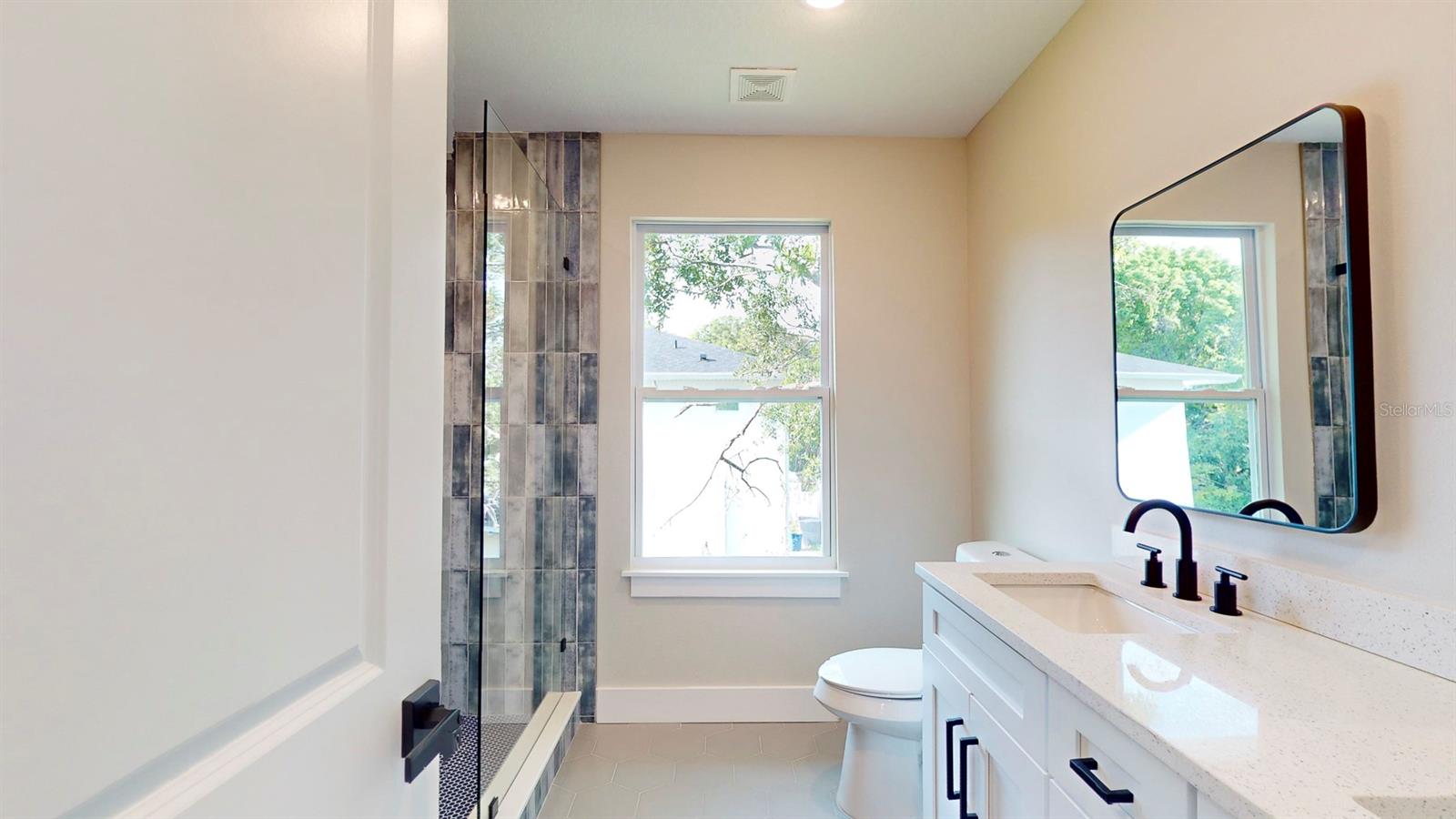 Image 41 of 68 For 1919 30th Avenue N