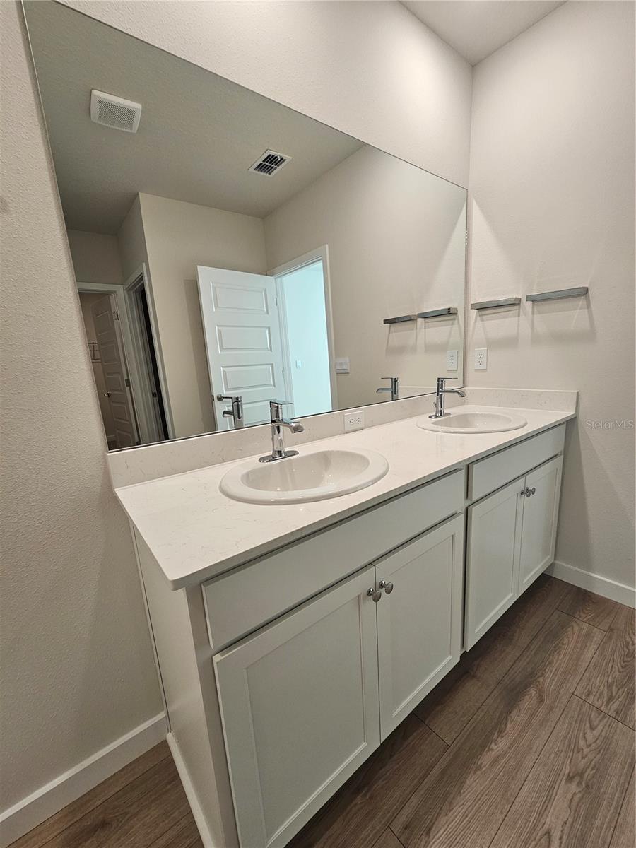 Listing photo id 8 for 18138 Wheathouse Place