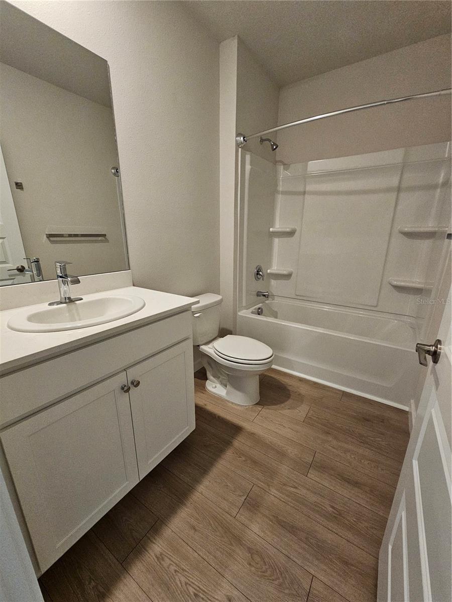 Listing photo id 11 for 18138 Wheathouse Place