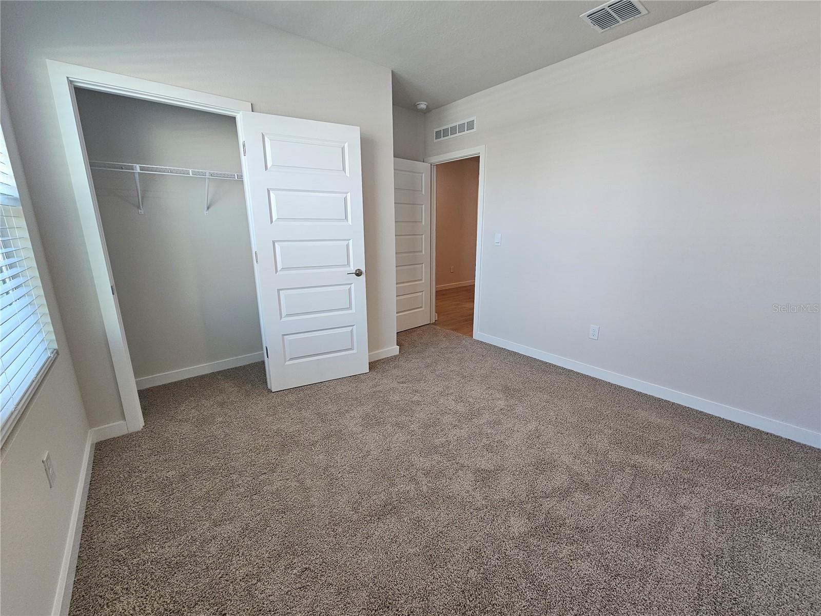 Listing photo id 13 for 18138 Wheathouse Place