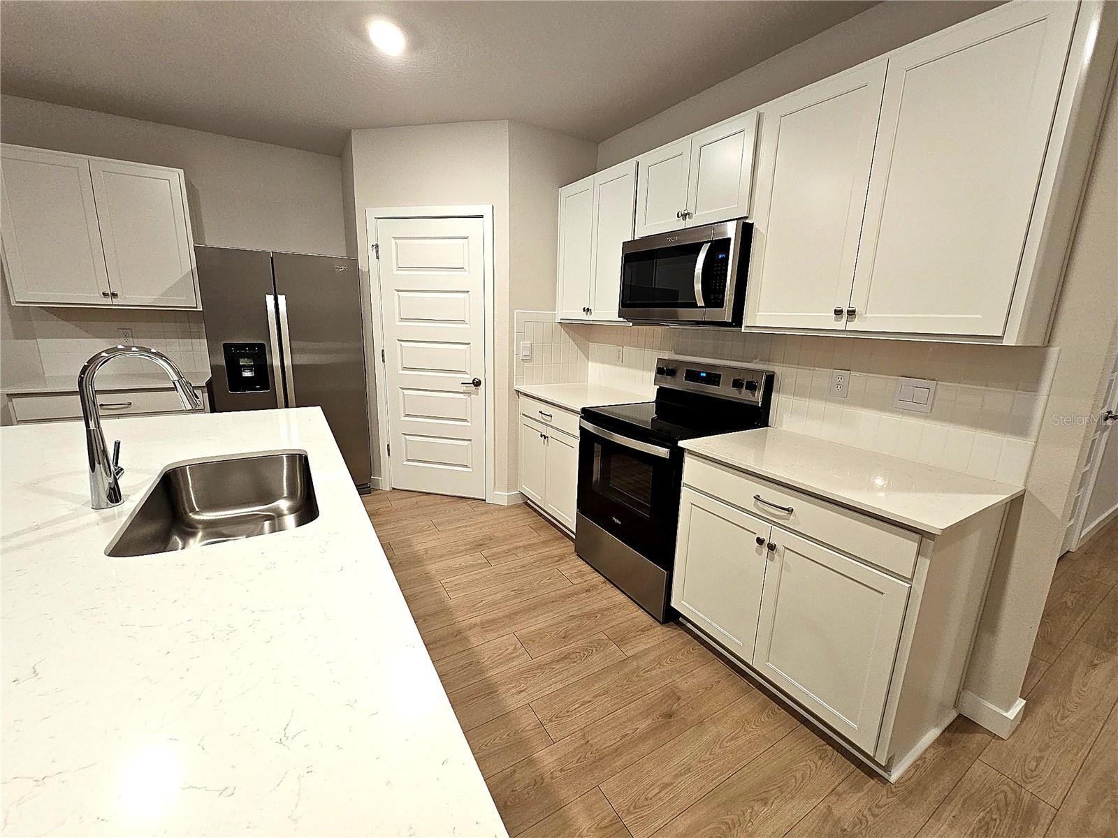 Listing photo id 1 for 18138 Wheathouse Place