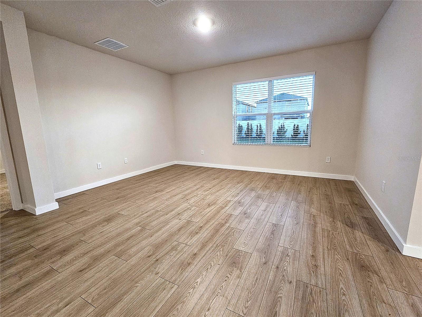 Listing photo id 3 for 18138 Wheathouse Place