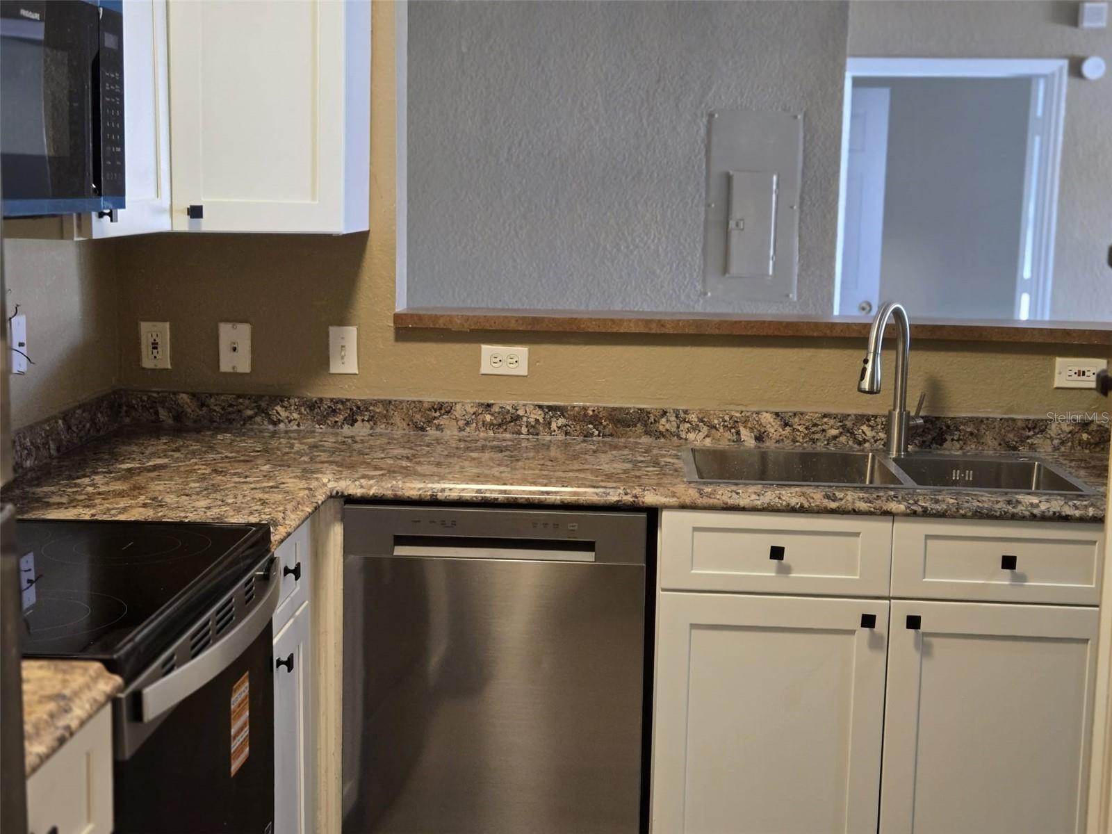 Image 5 of 17 For 3702 Palm Desert Lane 5422